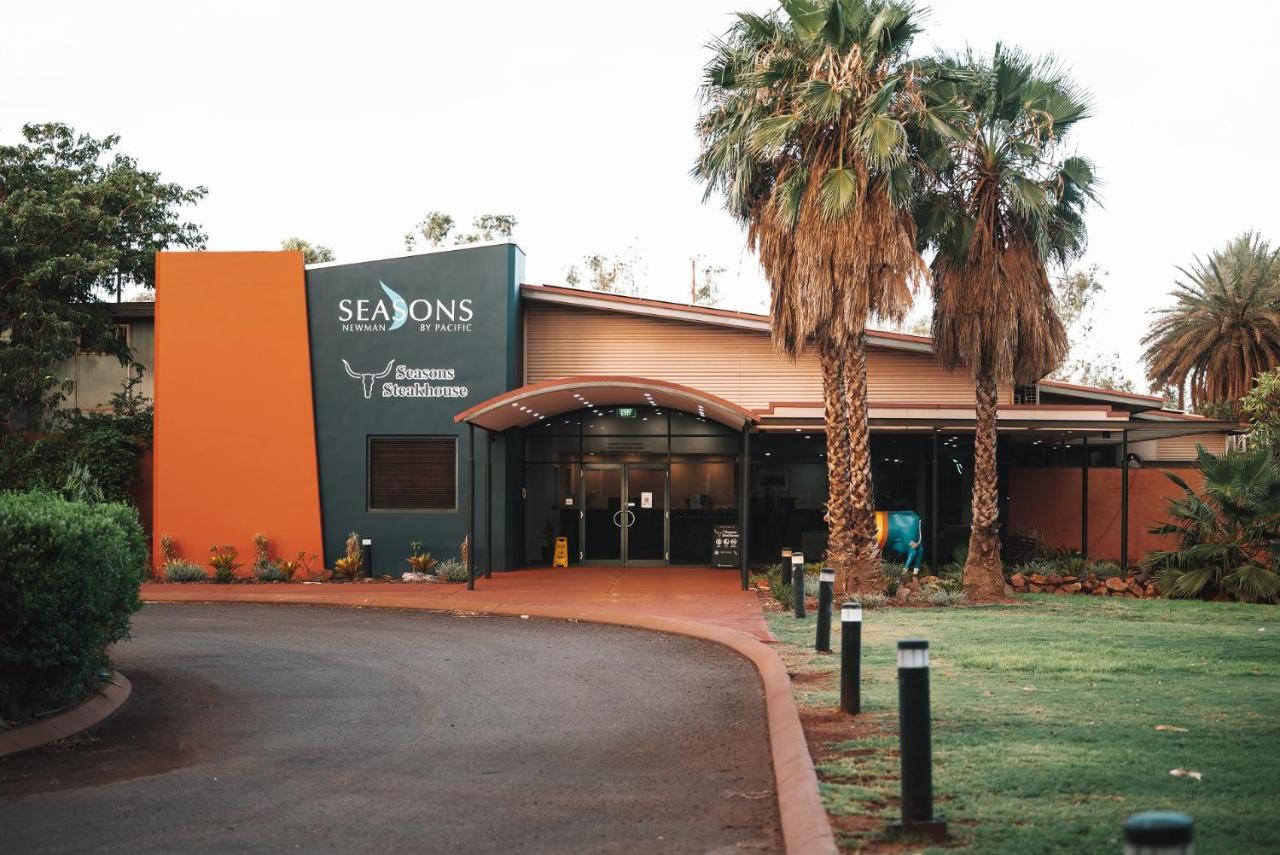Seasons Hotel Newman Bagian luar foto