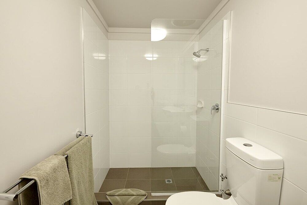 Seasons Hotel Newman Bagian luar foto